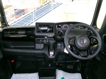 N-BOXカスタム L　ホンダセンシング　ナビ装着用スペシャルパッケージ　未使用車　4WD