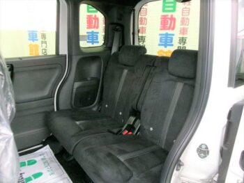 N-BOXカスタム L　ホンダセンシング　ナビ装着用スペシャルパッケージ　未使用車　4WD