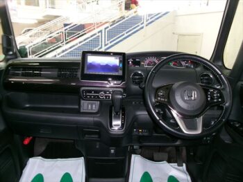 N-BOXカスタム G・L　ターボ　ホンダセンシング　4WD