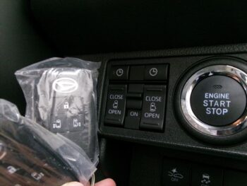 ムーヴキャンバス ストライプスG　ターボ　未使用車　4WD