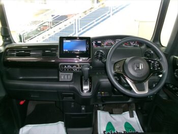 N-BOXカスタム GLホンダセンシング　4WD