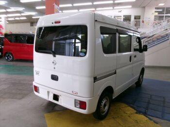 NV100クリッパーバン DX　4WD