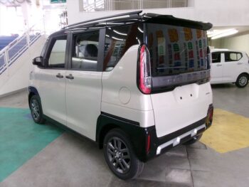 デリカミニ T プレミアム ターボ 未使用車 4WD