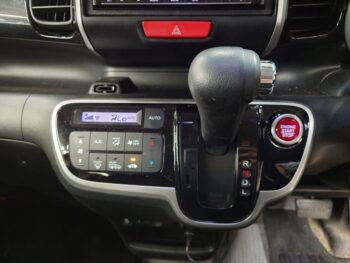 N-BOXカスタム SSブラックスタイルパッケージ 後期型 4WD