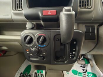 NV100クリッパーバン DX 4WD