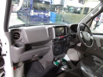 NV100クリッパーバン DX　エマ―ジェンシーブレ―キ　PKG 4WD