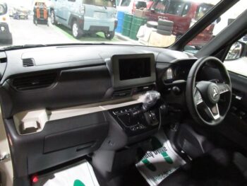 デリカミニ T ターボ 未使用車 4WD