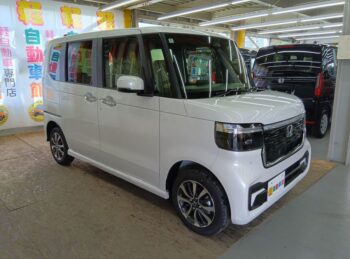 N-BOXカスタム 未使用車 4WD