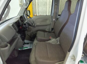NV100クリッパーバン DX 4WD