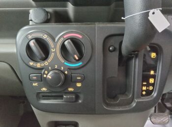 NV100クリッパーバン DX 4WD
