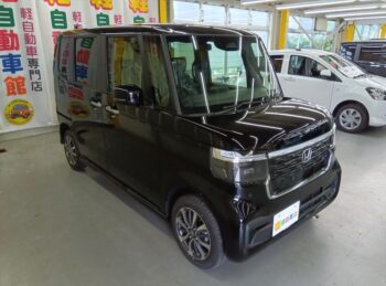 N-BOXカスタム ベースグレード 未使用車 4WD