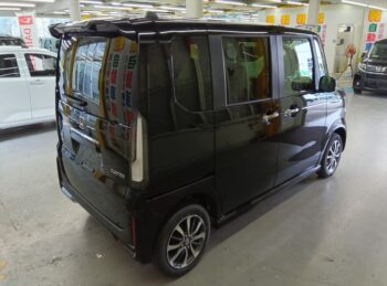 N-BOXカスタム ベースグレード 未使用車 4WD
