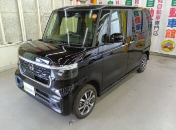 N-BOXカスタム ベースグレード 未使用車 4WD