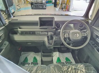N-BOXカスタム ベースグレード 未使用車 4WD
