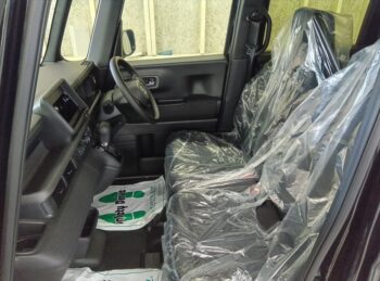 N-BOXカスタム ベースグレード 未使用車 4WD