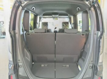 N-BOXカスタム ベースグレード 未使用車 4WD