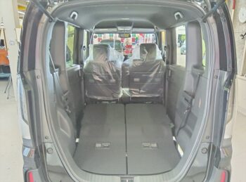 N-BOXカスタム ベースグレード 未使用車 4WD