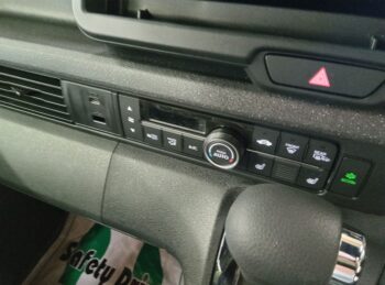 N-BOXカスタム ベースグレード 未使用車 4WD