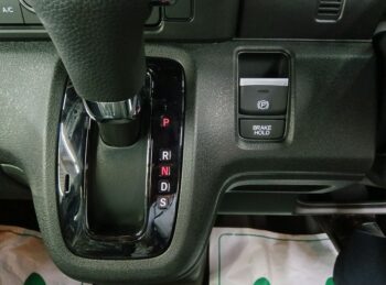 N-BOXカスタム ベースグレード 未使用車 4WD