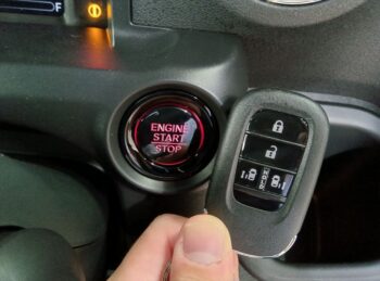 N-BOXカスタム ベースグレード 未使用車 4WD