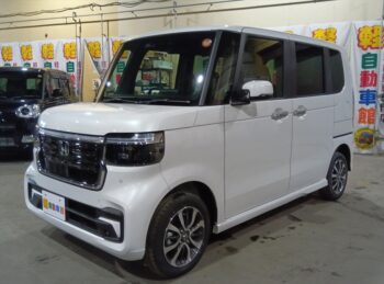 N-BOXカスタム 標準 未使用車　4WD
