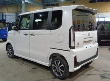 N-BOXカスタム 標準 未使用車　4WD