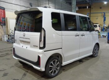 N-BOXカスタム 標準 未使用車　4WD