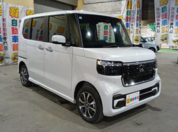 N-BOXカスタム 標準 未使用車　4WD