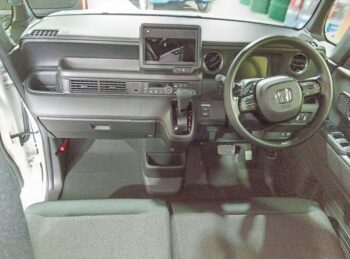 N-BOXカスタム 標準 未使用車　4WD