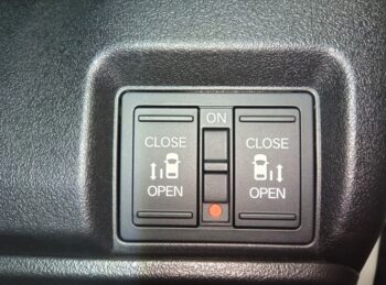 N-BOXカスタム 標準 未使用車　4WD