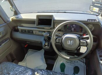 N-BOXカスタム ベースグレード 未使用車
