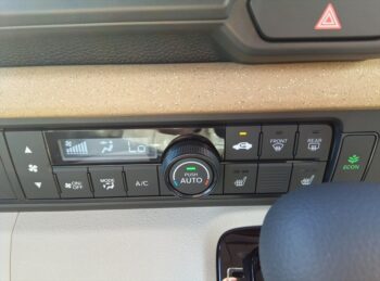 N-BOX ベースグレード 未使用車