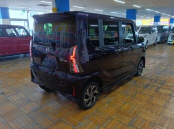 タントカスタム Ｘ 未使用車 4WD