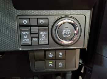 タントカスタム Ｘ 未使用車 4WD