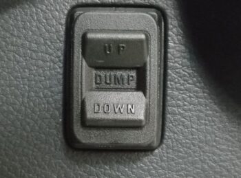 キャリイトラック 頑丈ダンプ　未使用車　4WD