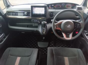 N-BOXカスタム Ｇ・ＥＸ　ホンダセンシング 4WD