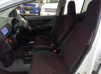 アルト ターボRS　オーディオレス　バックアイカメラ装着車　4WD