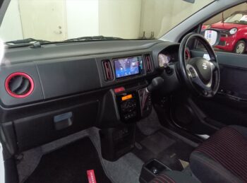 アルト ターボRS　オーディオレス　バックアイカメラ装着車　4WD