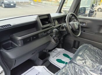 N-BOXカスタム ベースグレード 未使用車