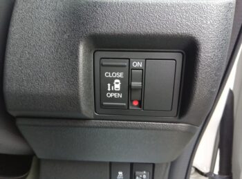 N-BOXカスタム ベースグレード 未使用車