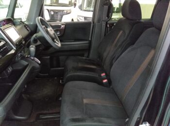 N-BOXカスタム G・EXホンダセンシング　4WD