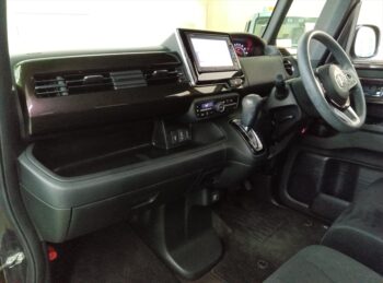 N-BOXカスタム G・EXホンダセンシング　4WD