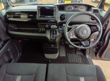 N-BOXカスタム Ｌ 後期型 純正ナビ・ＴＶ 4WD