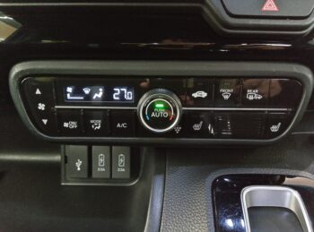 N-BOXカスタム Ｌ 後期型 純正ナビ・ＴＶ 4WD