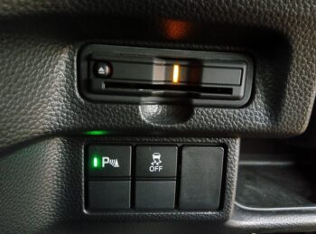 N-BOXカスタム Ｌ 後期型 純正ナビ・ＴＶ 4WD