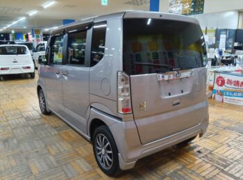 N-BOX Ｇ　ＳＳパッケージ　純正ナビＴＶ　バックカメラ 4WD