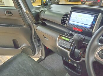 N-BOX Ｇ　ＳＳパッケージ　純正ナビＴＶ　バックカメラ 4WD