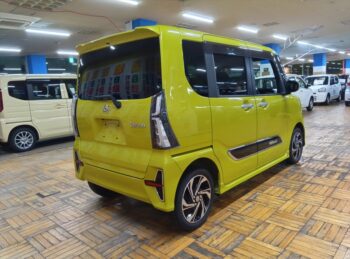 タントカスタム ＲＳ　スタイルセレクション ターボ　純正スマホ連携ディスプレイオーディオ付 4WD