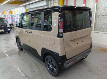 デリカミニ T プレミアム デリマルパッケージ ターボ 届出済未使用車 4WD