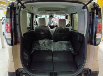 デリカミニ T プレミアム デリマルパッケージ ターボ 届出済未使用車 4WD